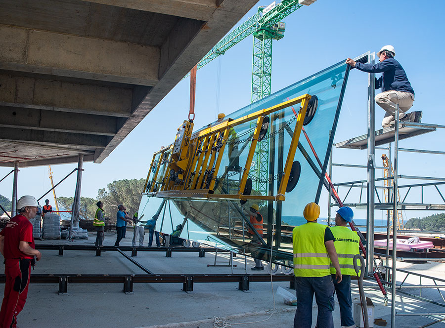 Sistemul de aspirație VSG 6000 KMH fixează discul de 5,2 tone